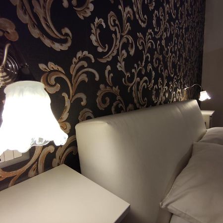 Sami Luxury Rooms 3 8 0 7 9 4 9 2 5 3 Сиракуза Екстериор снимка