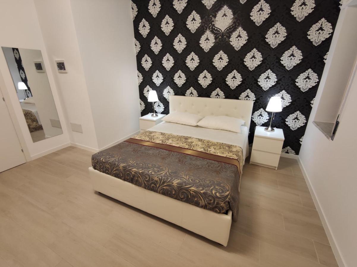 Sami Luxury Rooms 3 8 0 7 9 4 9 2 5 3 Сиракуза Екстериор снимка