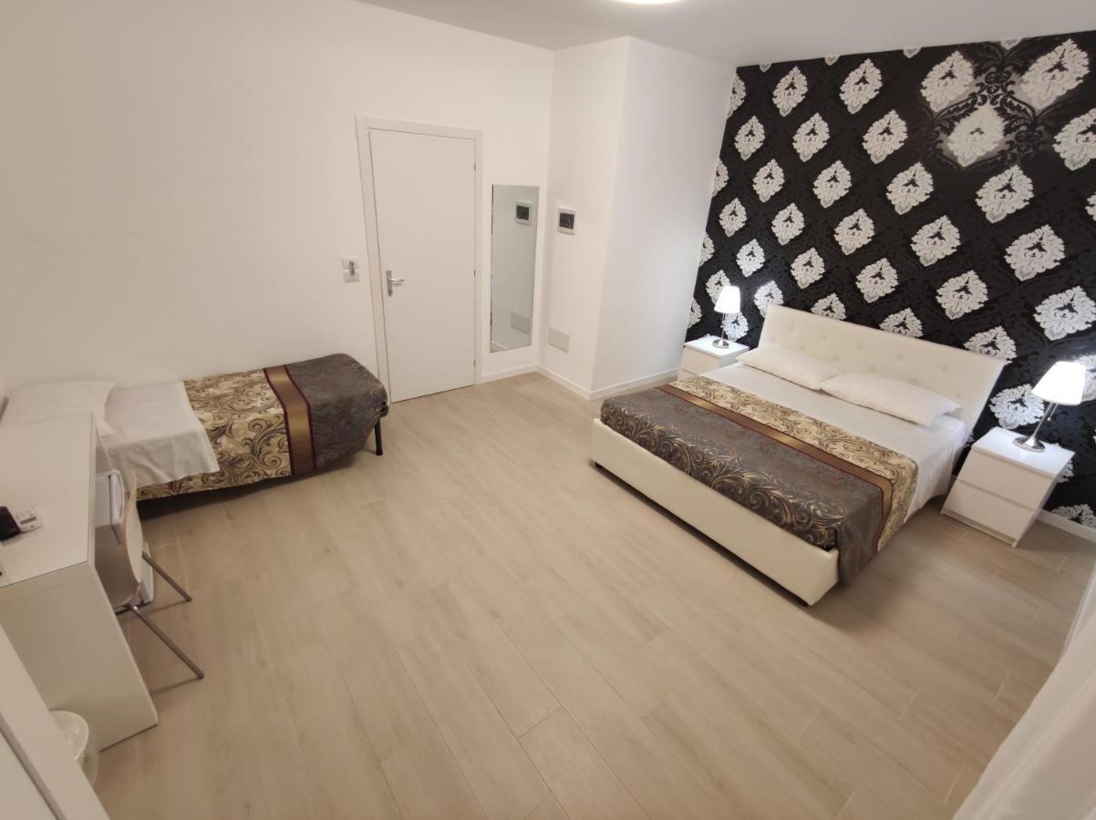 Sami Luxury Rooms 3 8 0 7 9 4 9 2 5 3 Сиракуза Екстериор снимка