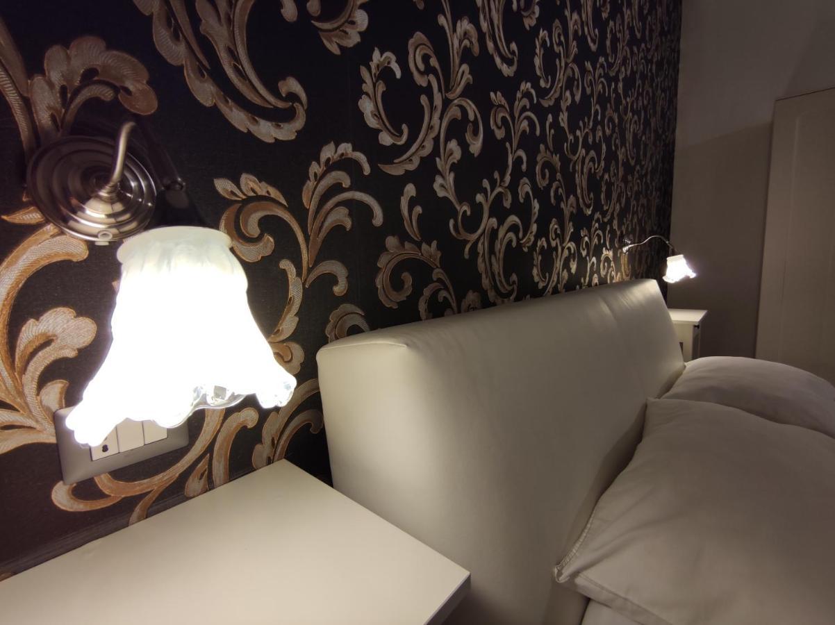 Sami Luxury Rooms 3 8 0 7 9 4 9 2 5 3 Сиракуза Екстериор снимка