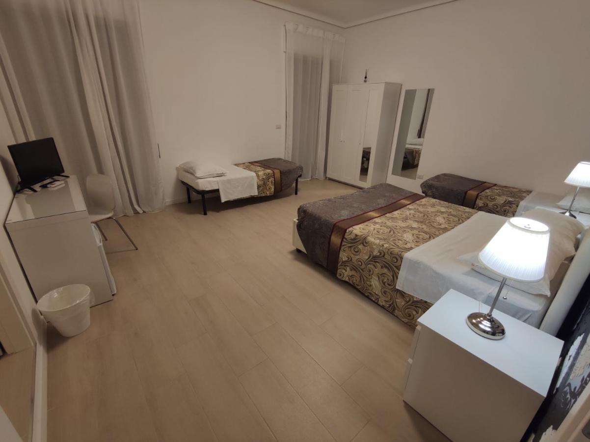 Sami Luxury Rooms 3 8 0 7 9 4 9 2 5 3 Сиракуза Екстериор снимка