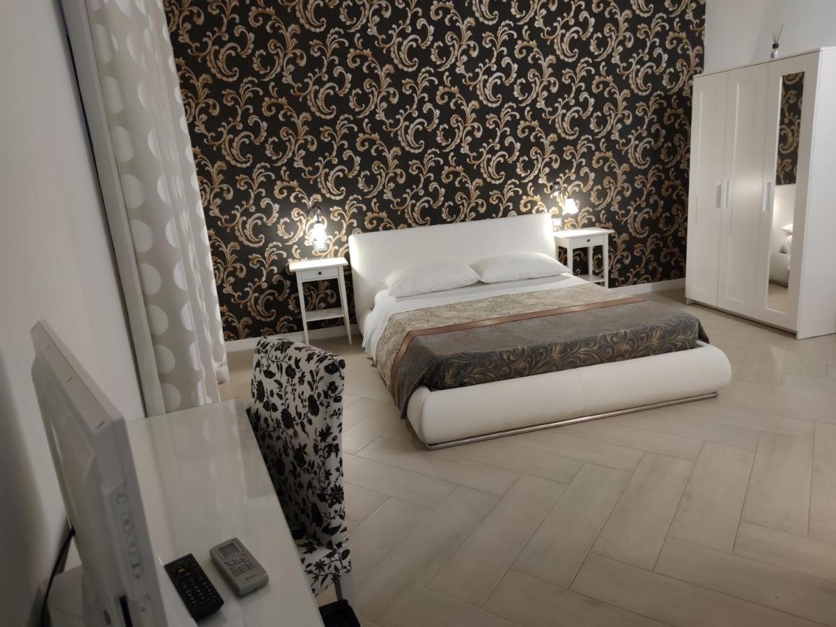 Sami Luxury Rooms 3 8 0 7 9 4 9 2 5 3 Сиракуза Екстериор снимка