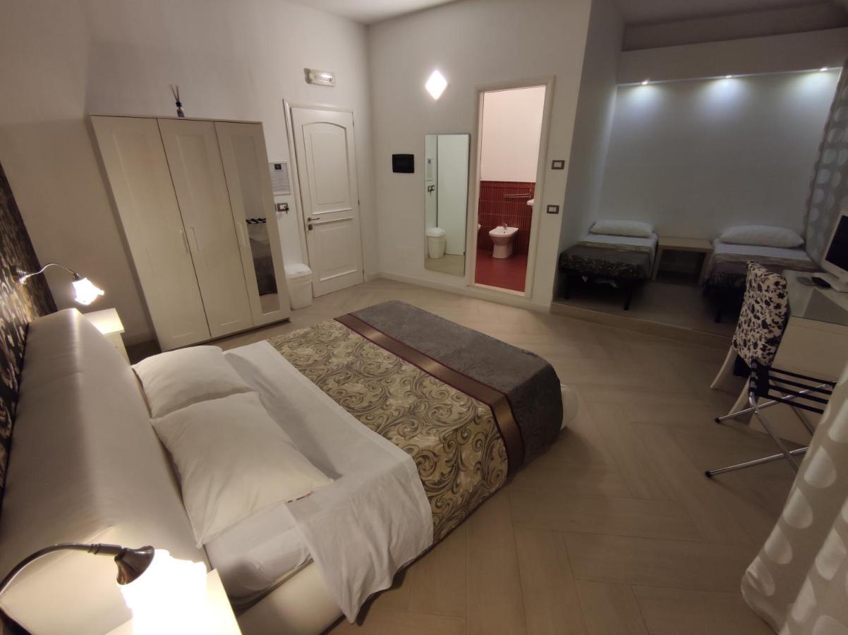Sami Luxury Rooms 3 8 0 7 9 4 9 2 5 3 Сиракуза Екстериор снимка
