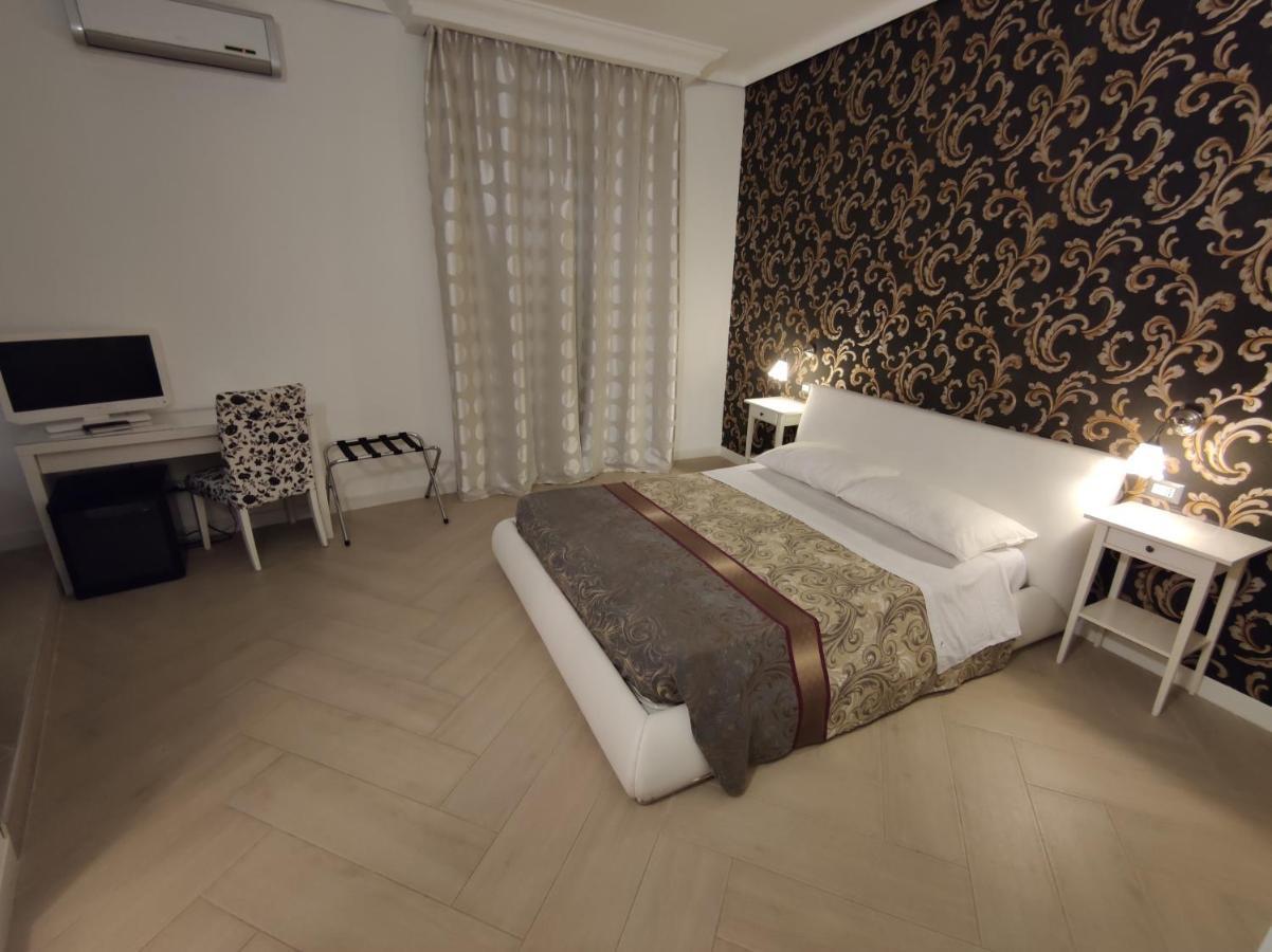 Sami Luxury Rooms 3 8 0 7 9 4 9 2 5 3 Сиракуза Екстериор снимка