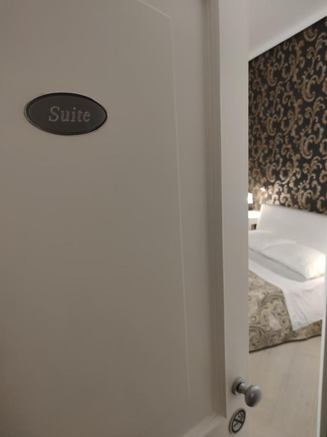 Sami Luxury Rooms 3 8 0 7 9 4 9 2 5 3 Сиракуза Екстериор снимка