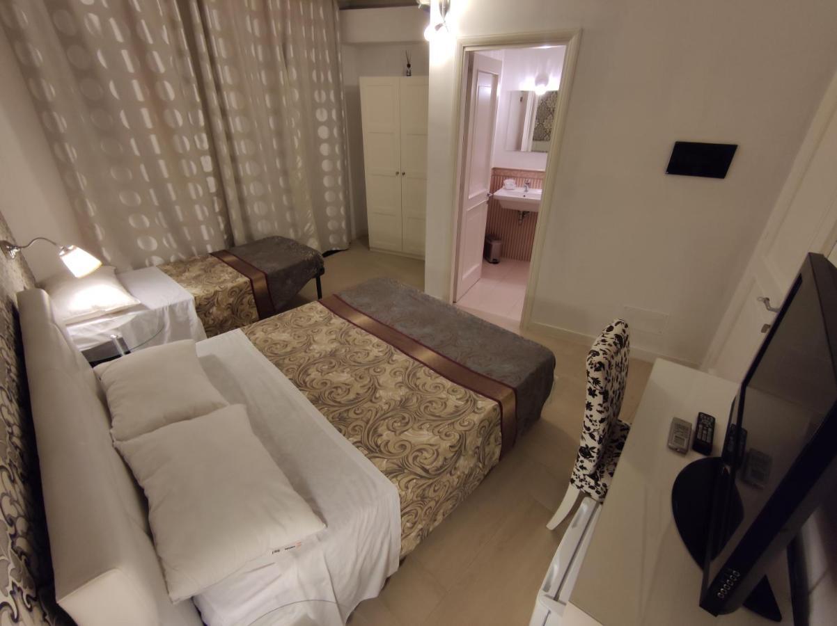 Sami Luxury Rooms 3 8 0 7 9 4 9 2 5 3 Сиракуза Екстериор снимка