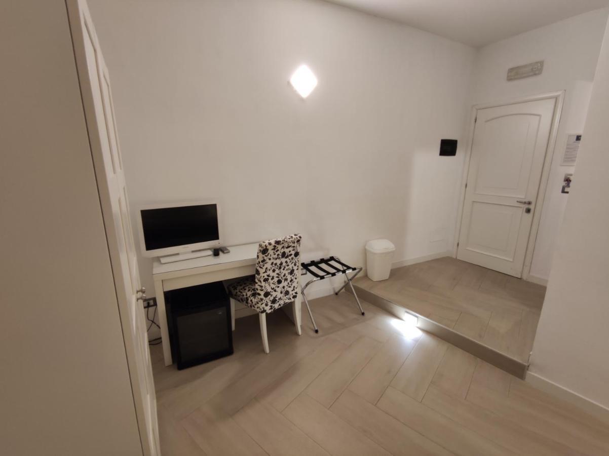 Sami Luxury Rooms 3 8 0 7 9 4 9 2 5 3 Сиракуза Екстериор снимка