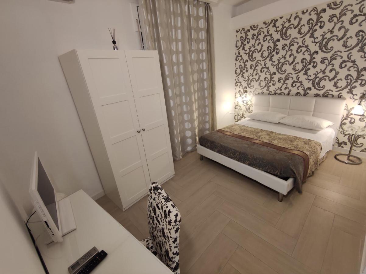 Sami Luxury Rooms 3 8 0 7 9 4 9 2 5 3 Сиракуза Екстериор снимка