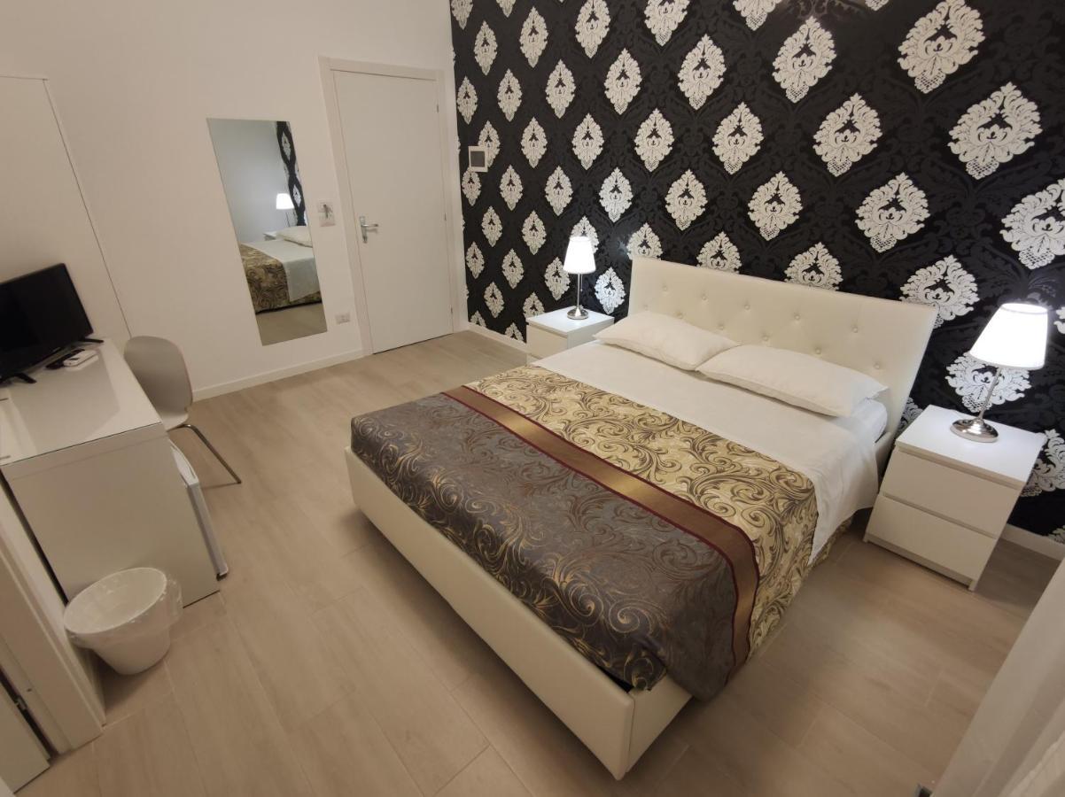 Sami Luxury Rooms 3 8 0 7 9 4 9 2 5 3 Сиракуза Екстериор снимка