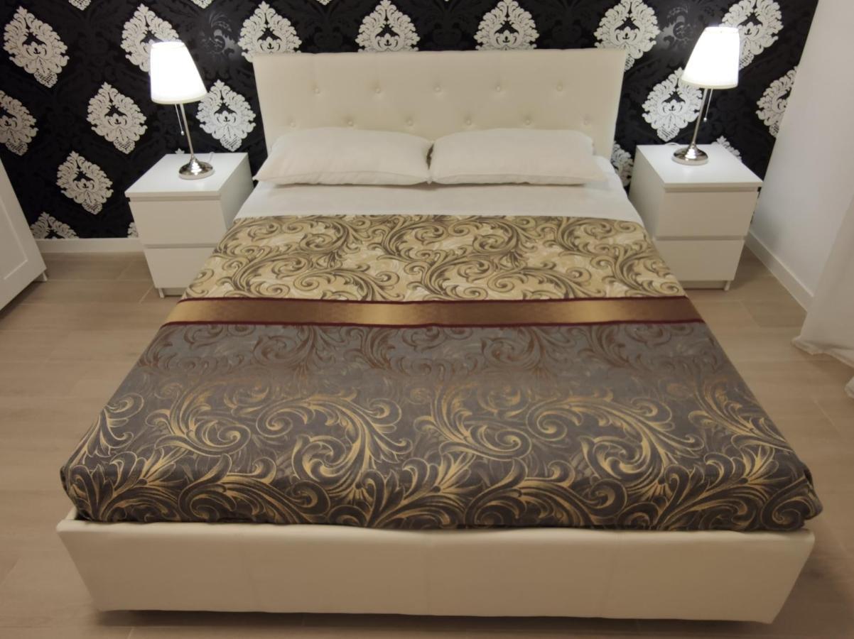 Sami Luxury Rooms 3 8 0 7 9 4 9 2 5 3 Сиракуза Екстериор снимка