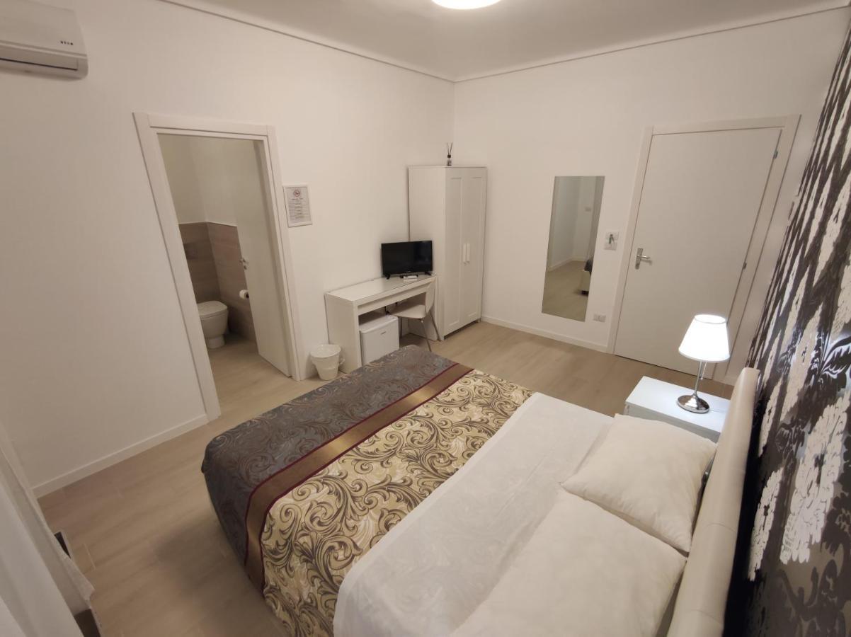 Sami Luxury Rooms 3 8 0 7 9 4 9 2 5 3 Сиракуза Екстериор снимка