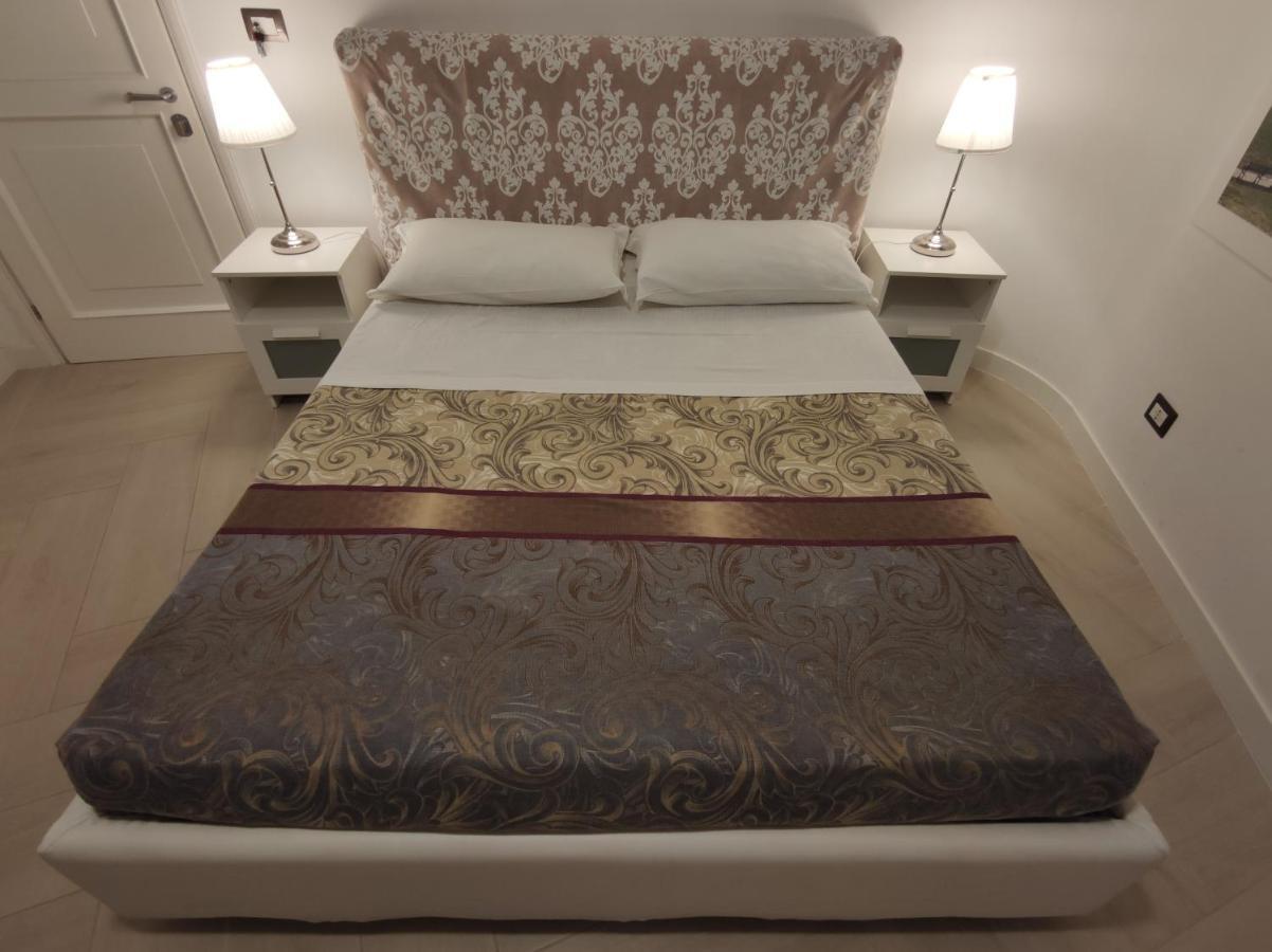 Sami Luxury Rooms 3 8 0 7 9 4 9 2 5 3 Сиракуза Екстериор снимка