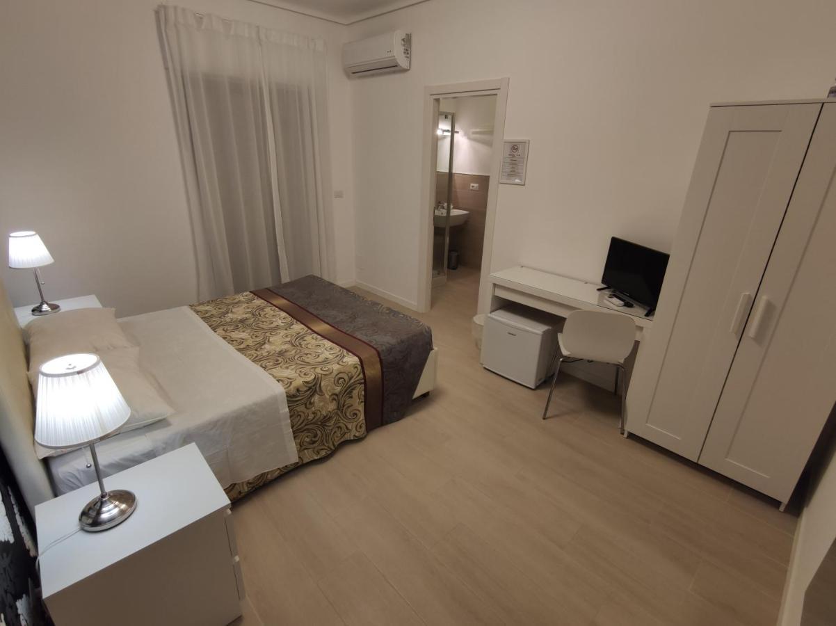 Sami Luxury Rooms 3 8 0 7 9 4 9 2 5 3 Сиракуза Екстериор снимка